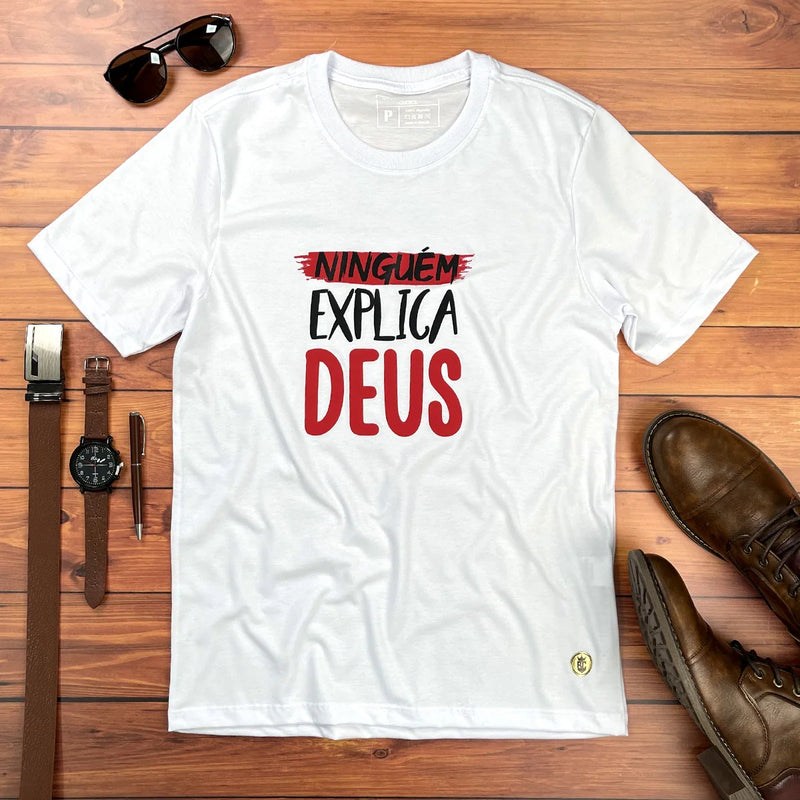 Camiseta Masculina Branca Ninguém Explica Deus