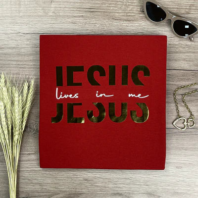 Camiseta Feminina Vermelha Jesus Lives In Me